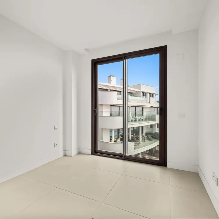 Sale of middle floor apartment in Fuengirola