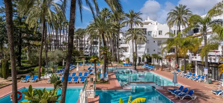 Venta de apartamento en planta media en Puerto Banús 0