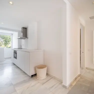 Venta de apartamento en planta media en Puerto Banús