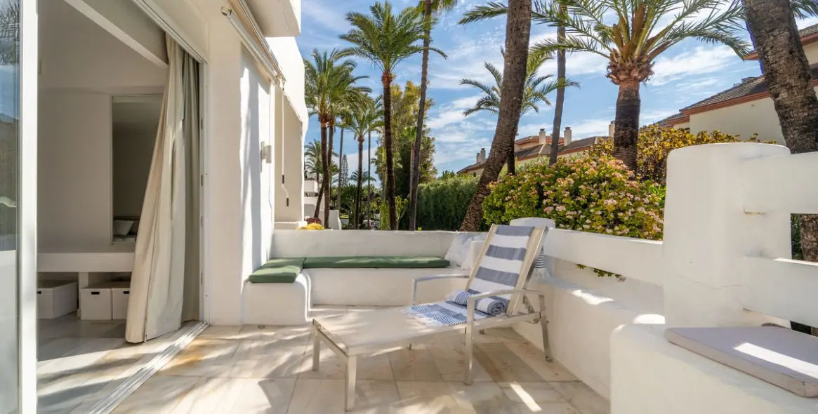 Venta de apartamento en planta media en Puerto Banús 9