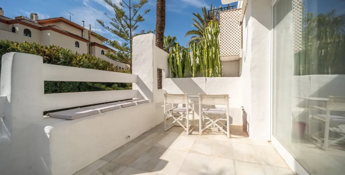 Venta de apartamento en planta media en Puerto Banús 10