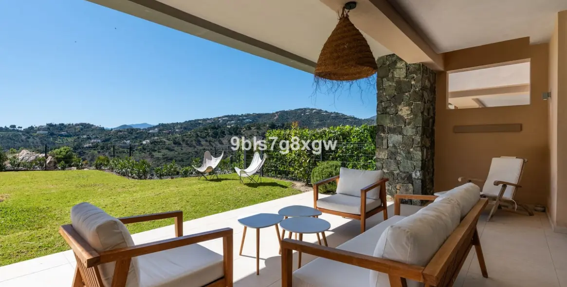 Продажа апартаментов на первом этаже в La Quinta 1