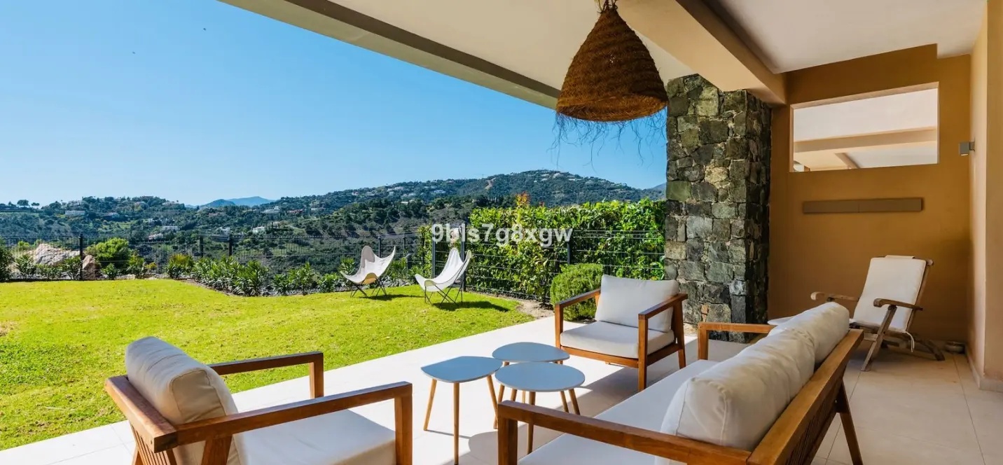 Venta de apartamento en planta baja en La Quinta 0