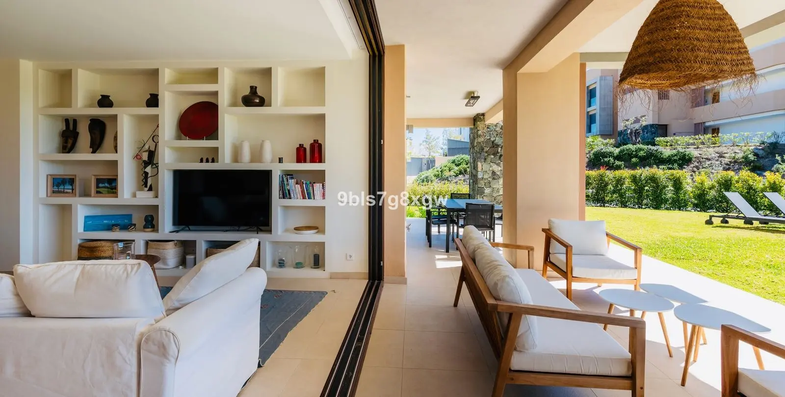 Venta de apartamento en planta baja en La Quinta 14