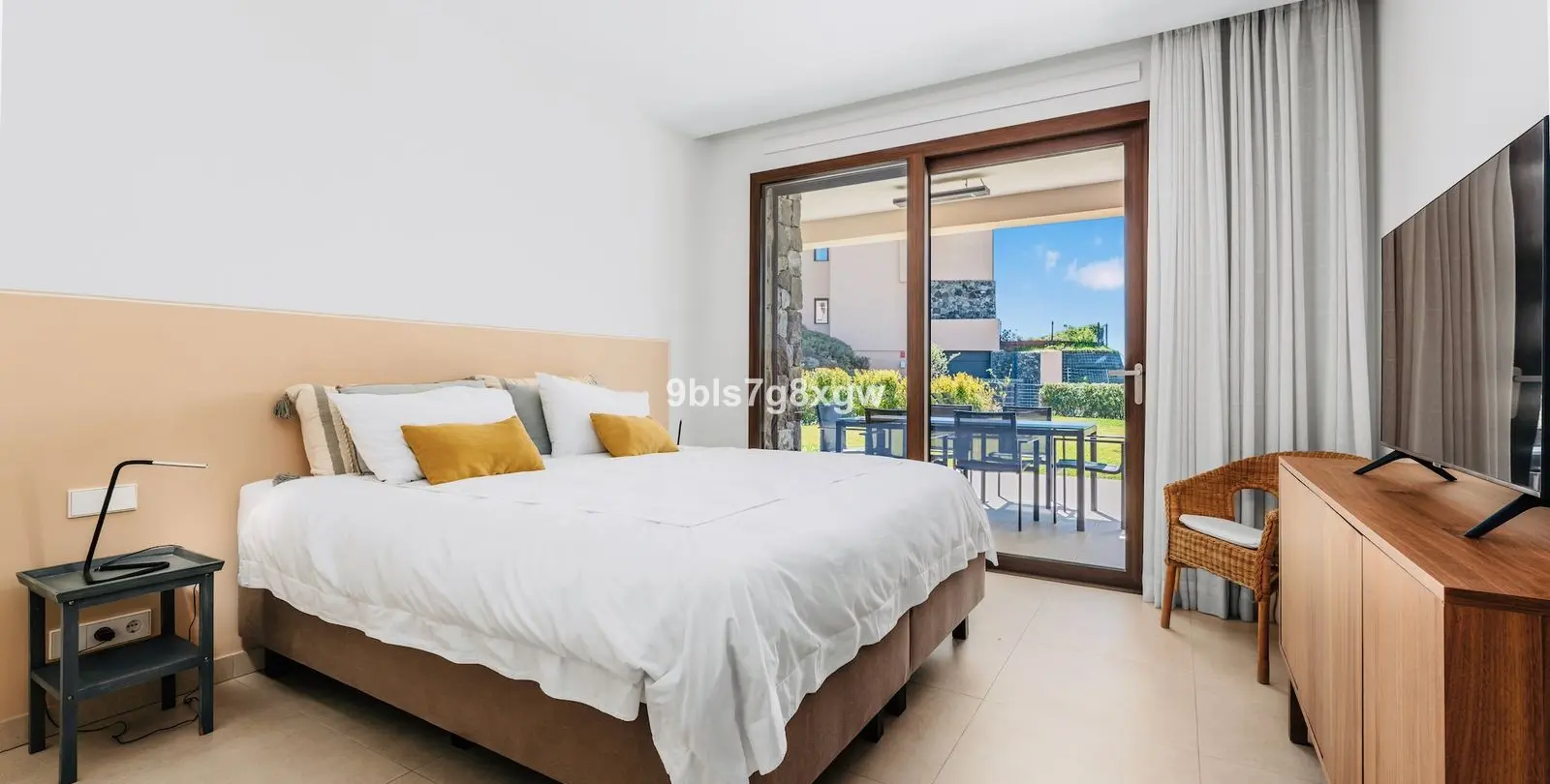 Venta de apartamento en planta baja en La Quinta 16