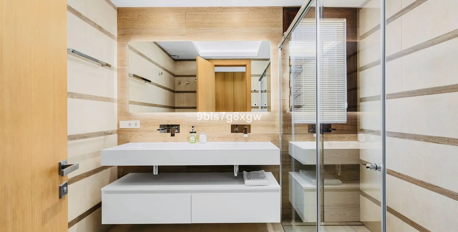 Venta de apartamento en planta baja en La Quinta 17