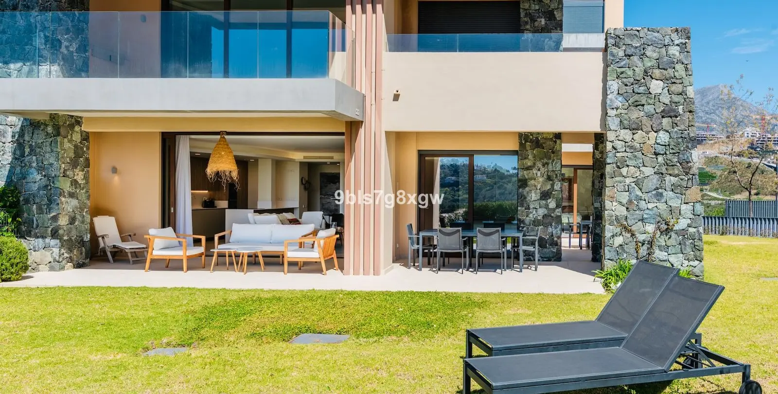Venta de apartamento en planta baja en La Quinta 23