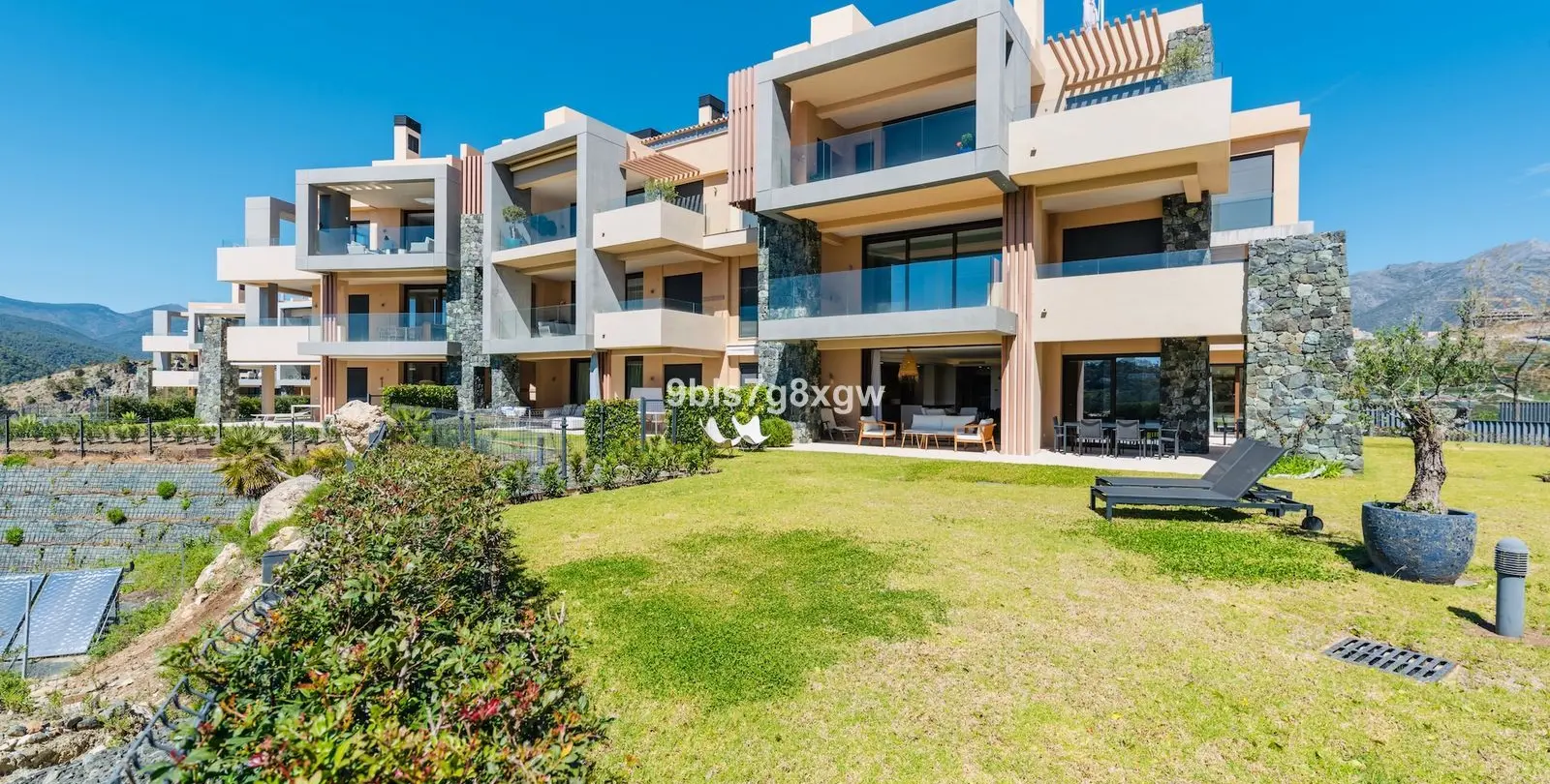 Venta de apartamento en planta baja en La Quinta 26