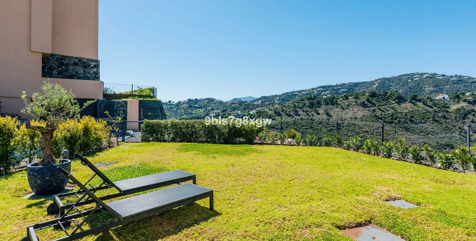 Venta de apartamento en planta baja en La Quinta 27