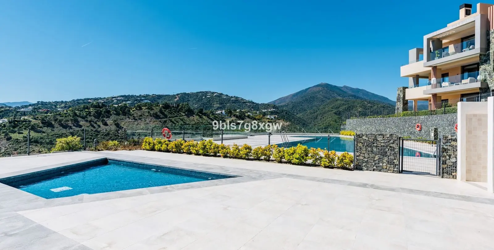 Venta de apartamento en planta baja en La Quinta 31