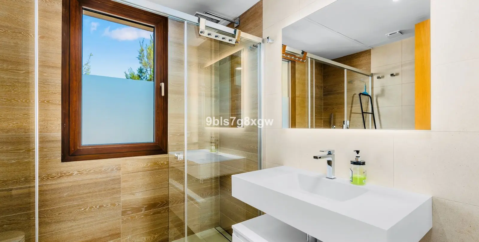 Venta de apartamento en planta baja en La Quinta 22