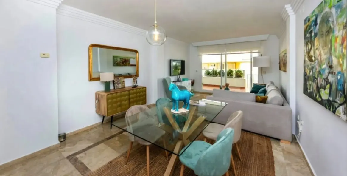 Venta de apartamento en planta baja en Las Brisas 3