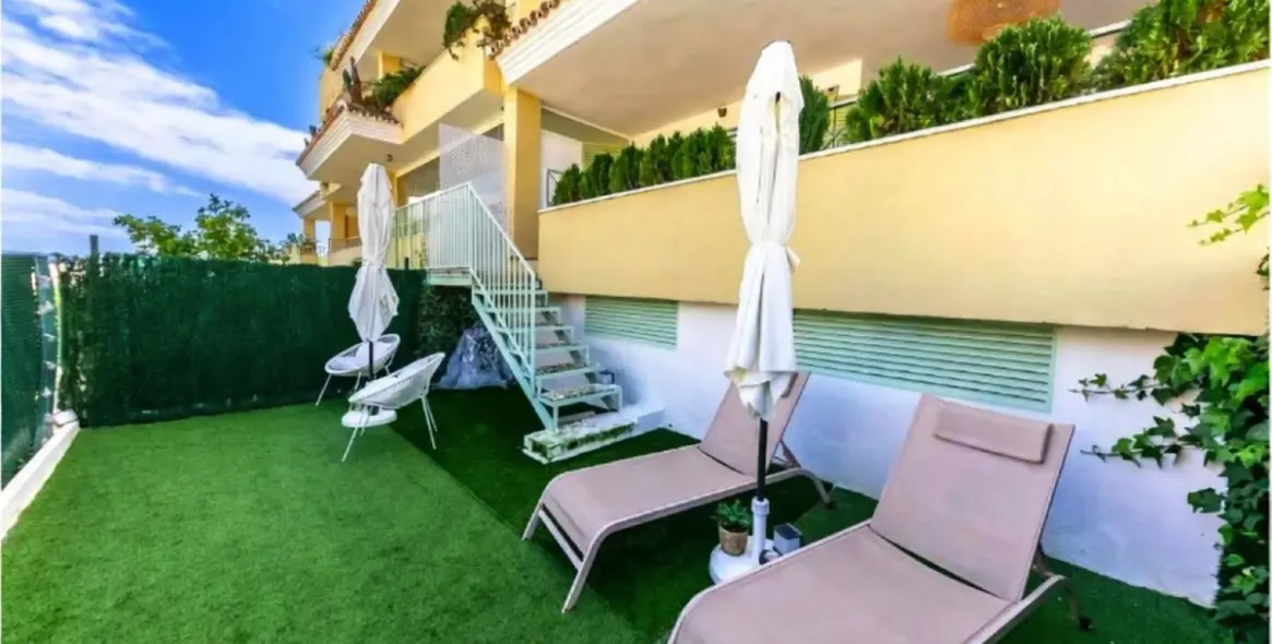 Venta de apartamento en planta baja en Las Brisas 11