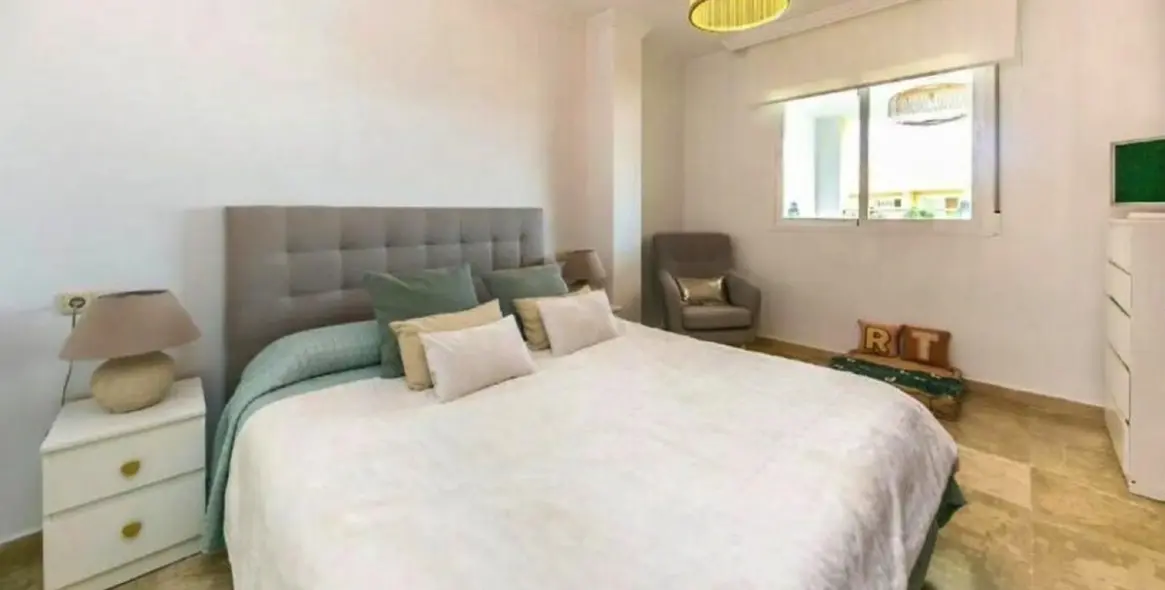 Venta de apartamento en planta baja en Las Brisas 12