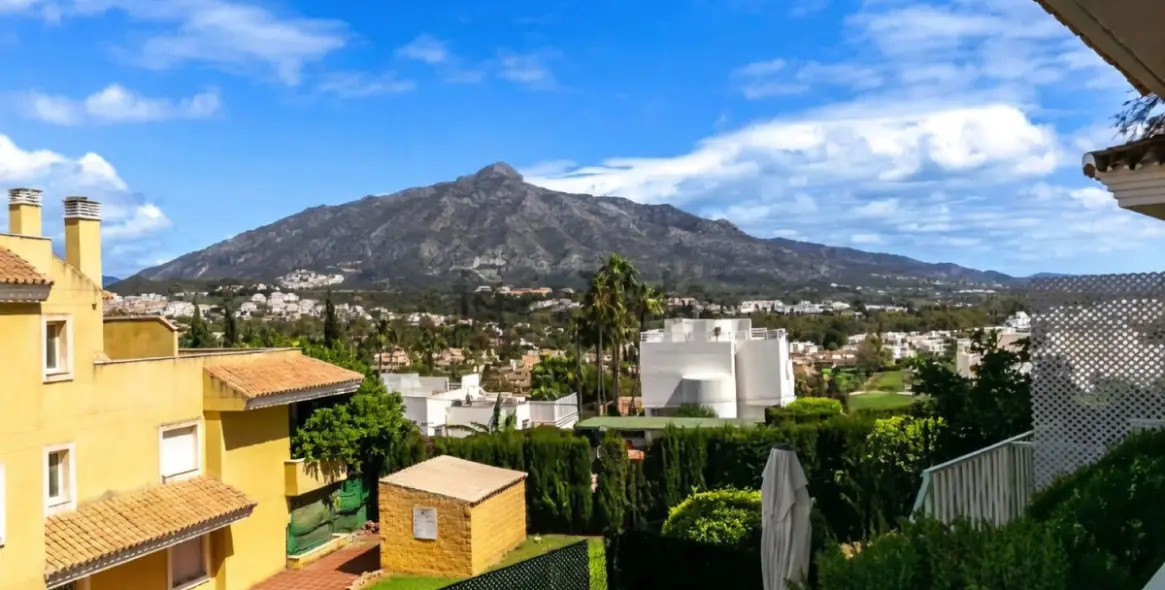 Venta de apartamento en planta baja en Las Brisas 18