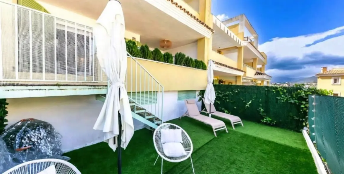 Venta de apartamento en planta baja en Las Brisas 22