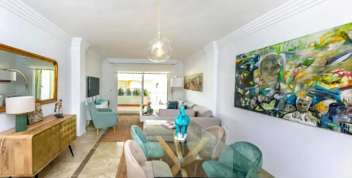 Venta de apartamento en planta baja en Las Brisas 24