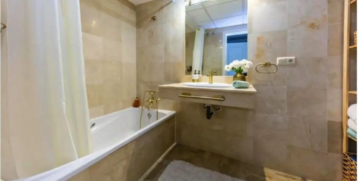 Venta de apartamento en planta baja en Las Brisas 26