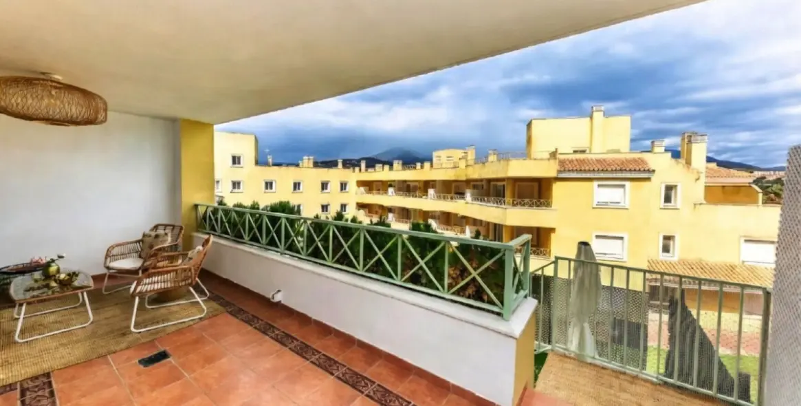 Venta de apartamento en planta baja en Las Brisas 28