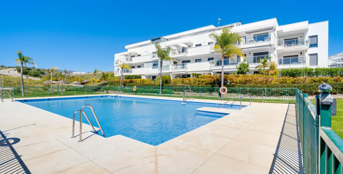 Продажа апартаментов на первом этаже в La Cala de Mijas 2