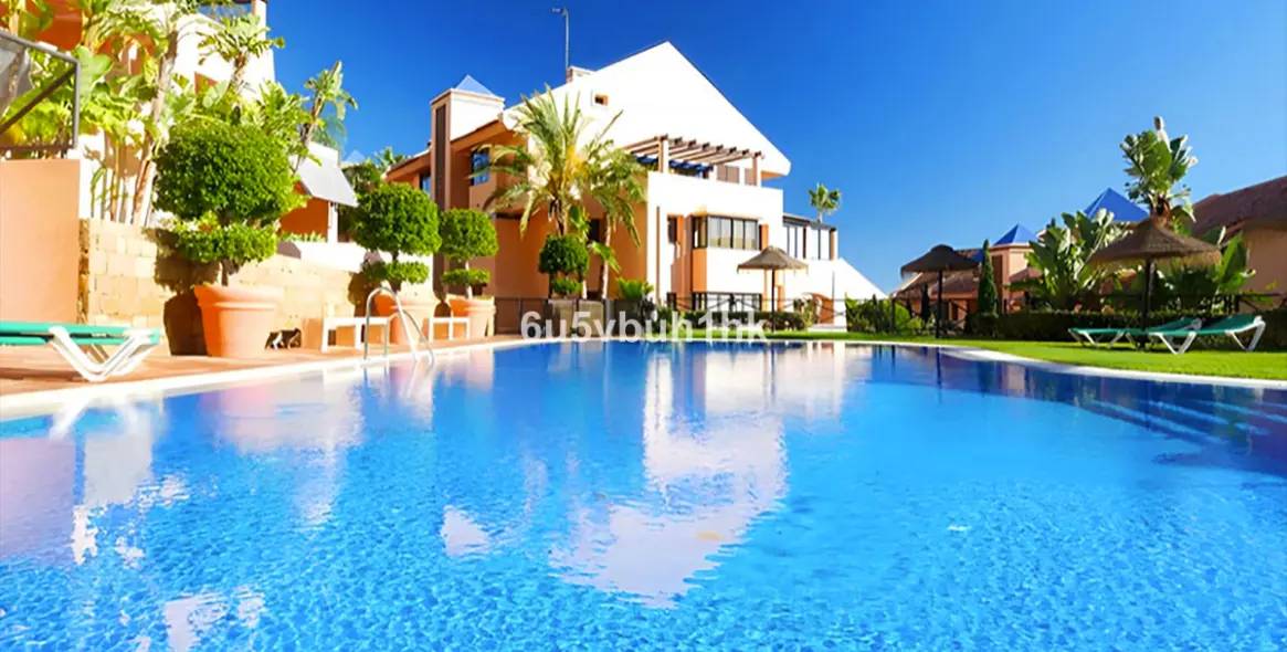 Продажа двухуровневого пентхауса в Calahonda 1