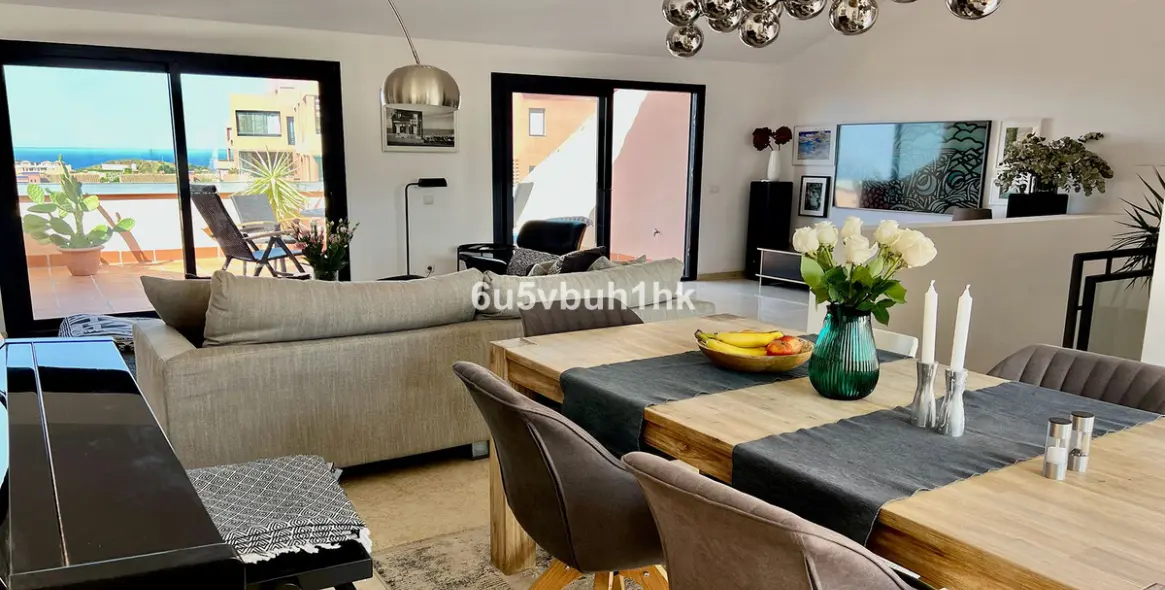 Продажа двухуровневого пентхауса в Calahonda 2