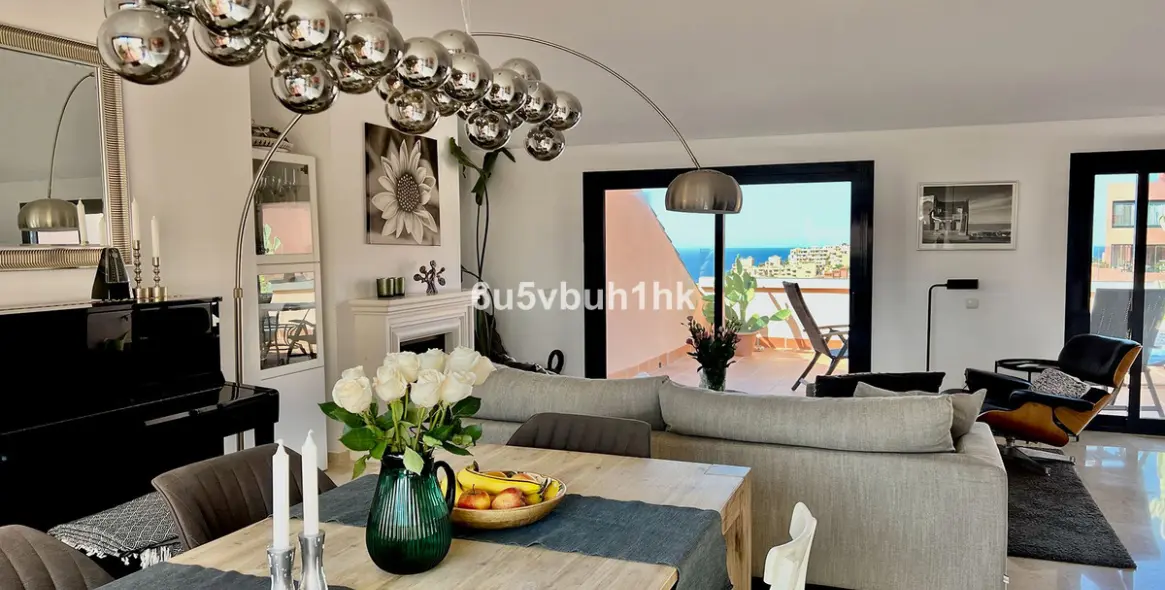 Продажа двухуровневого пентхауса в Calahonda 3