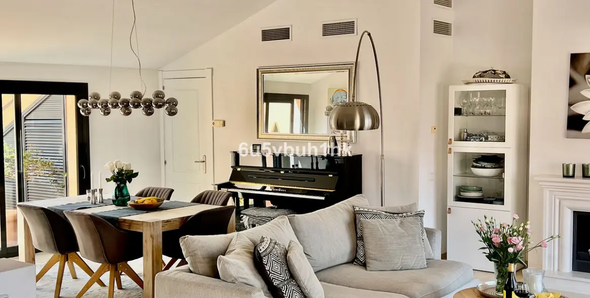 Продажа двухуровневого пентхауса в Calahonda 4