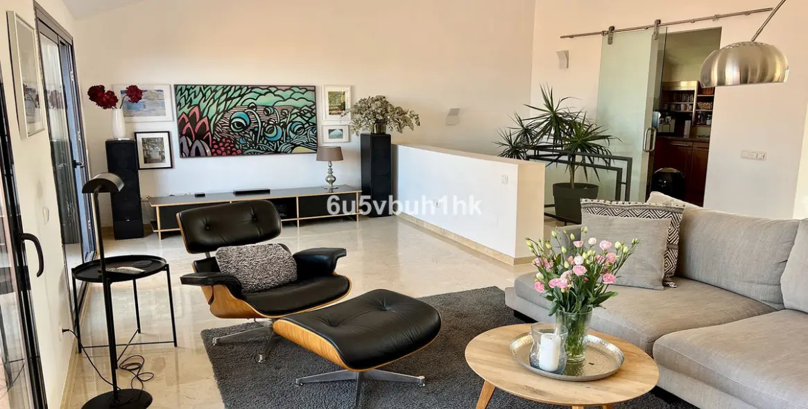 Продажа двухуровневого пентхауса в Calahonda 5