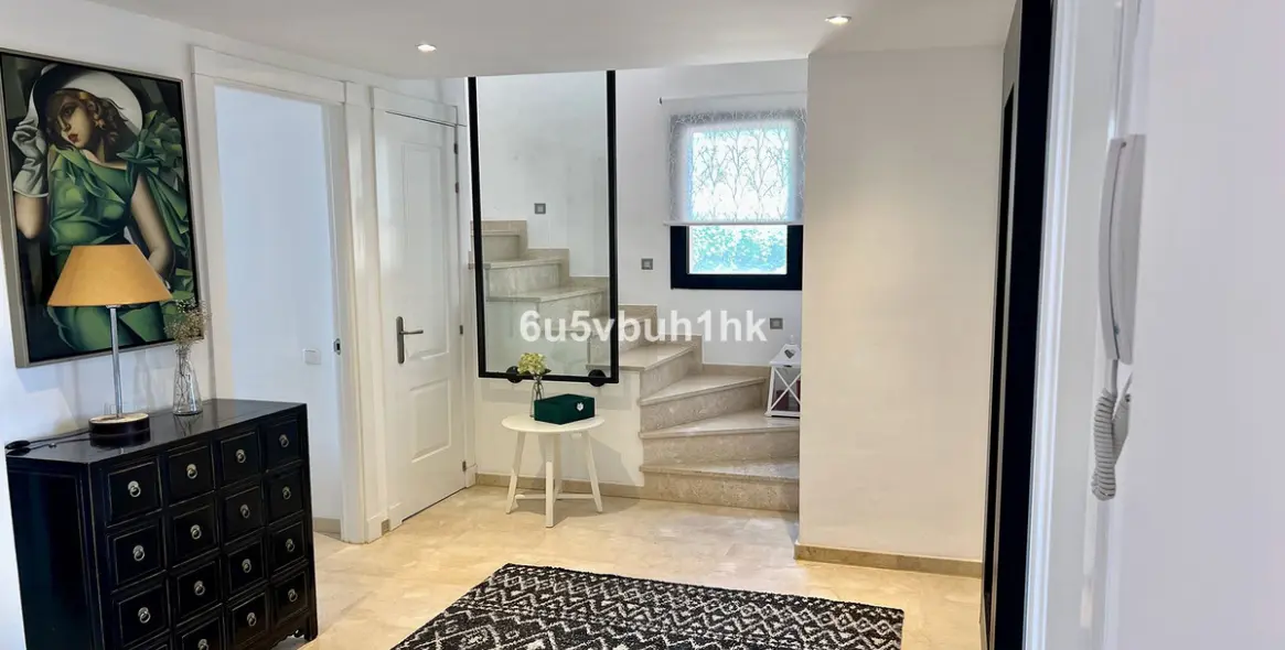 Продажа двухуровневого пентхауса в Calahonda 6