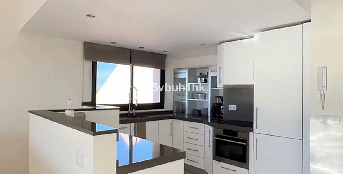 Продажа двухуровневого пентхауса в Calahonda 16