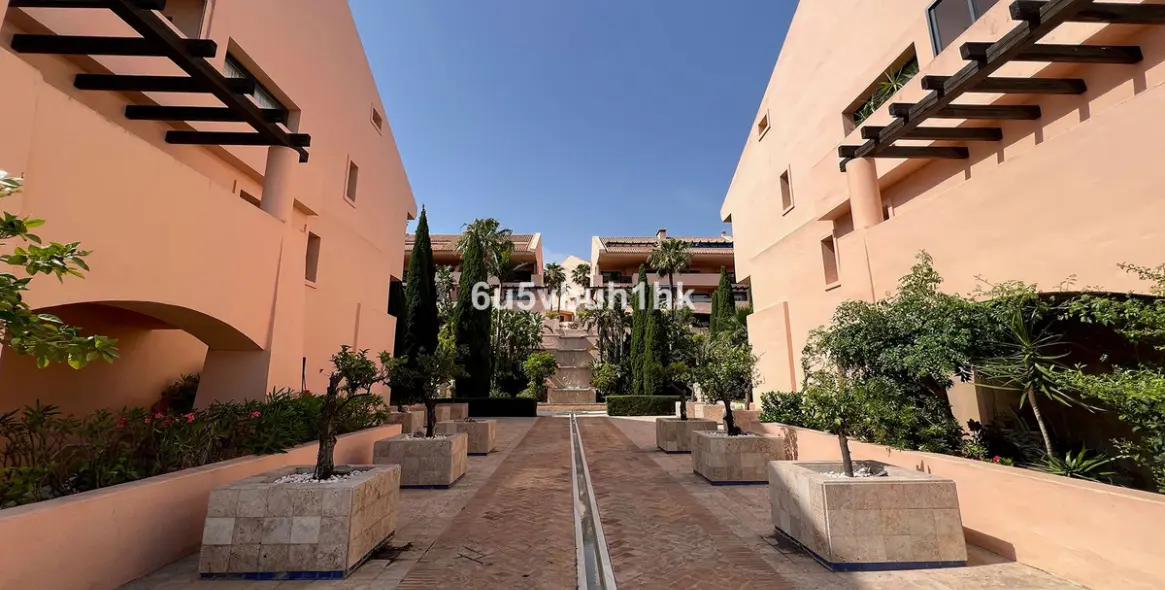 Продажа двухуровневого пентхауса в Calahonda 22