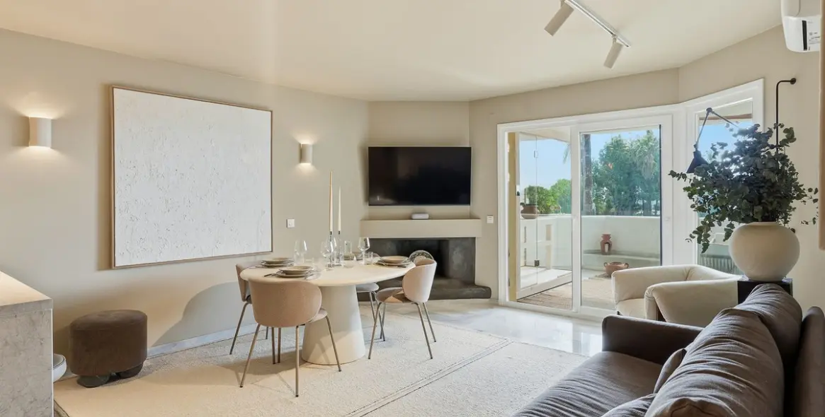 Venta de apartamento en planta media en Calahonda 3