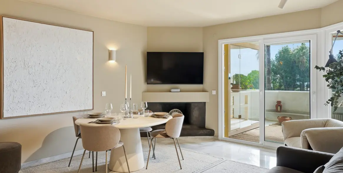 Venta de apartamento en planta media en Calahonda 4