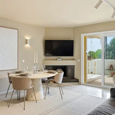 Продажа апартаментов на среднем этаже в Calahonda