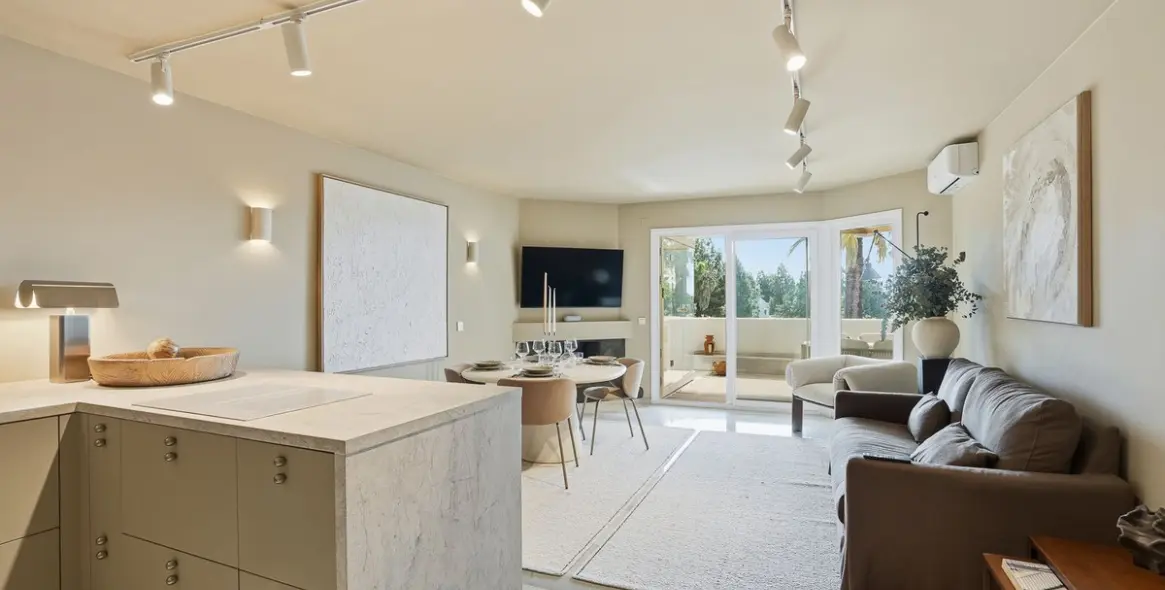 Venta de apartamento en planta media en Calahonda 5