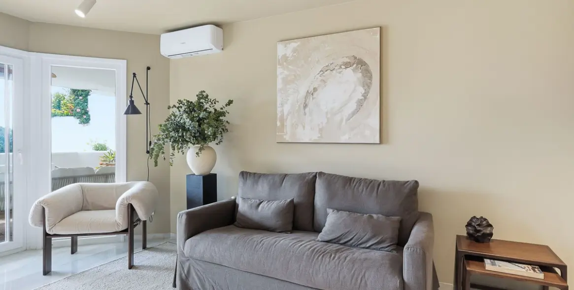 Venta de apartamento en planta media en Calahonda 7