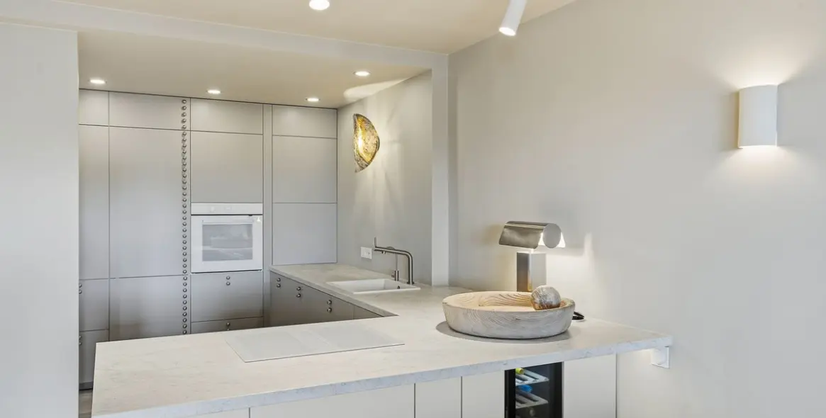 Venta de apartamento en planta media en Calahonda 19