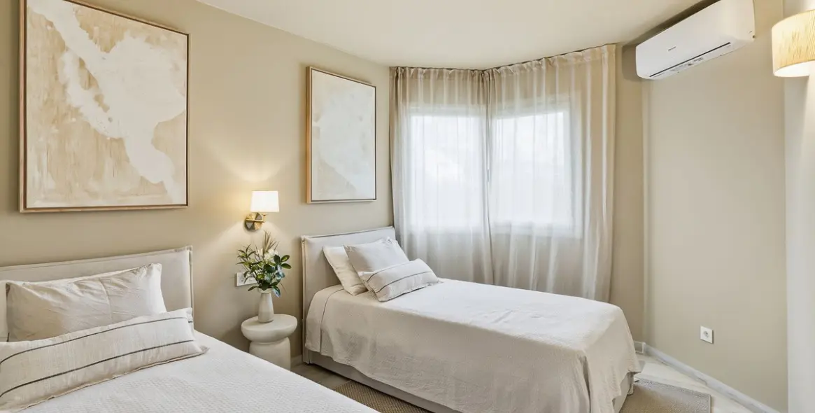 Venta de apartamento en planta media en Calahonda 22