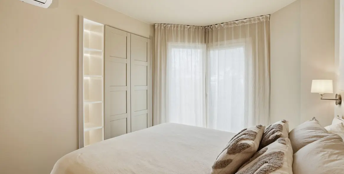 Venta de apartamento en planta media en Calahonda 31