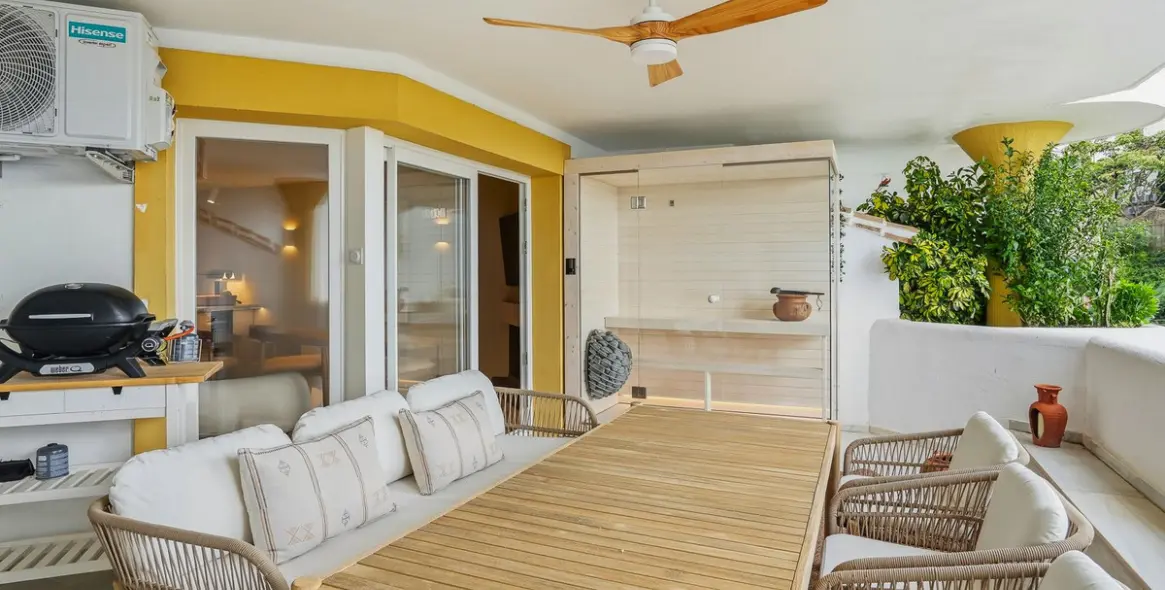 Venta de apartamento en planta media en Calahonda 36