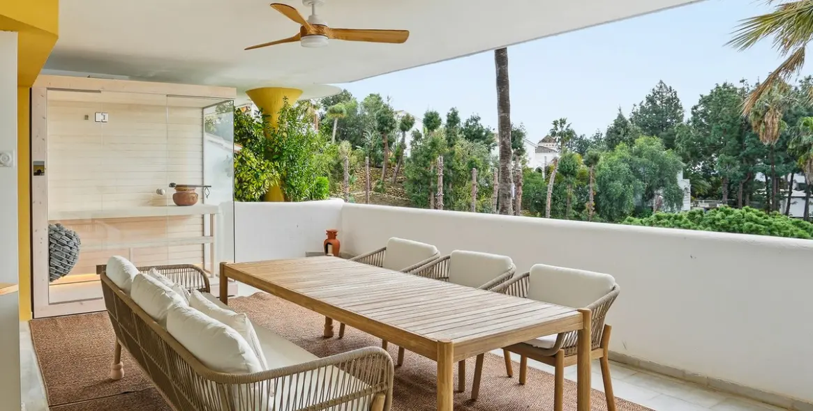 Venta de apartamento en planta media en Calahonda 38