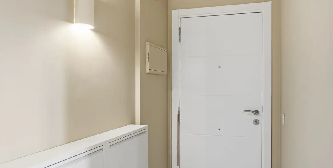 Venta de apartamento en planta media en Calahonda 39