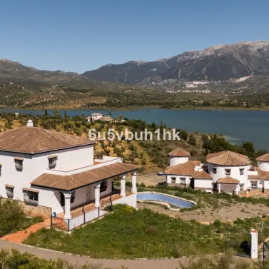 Sale of detached villa in Viñuela