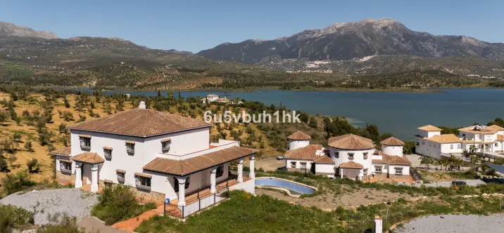 Sale of detached villa in Viñuela 0