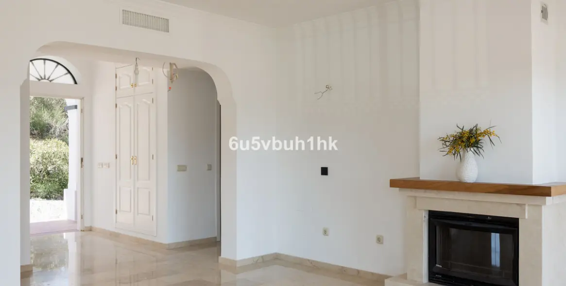 Sale of detached villa in Viñuela 4