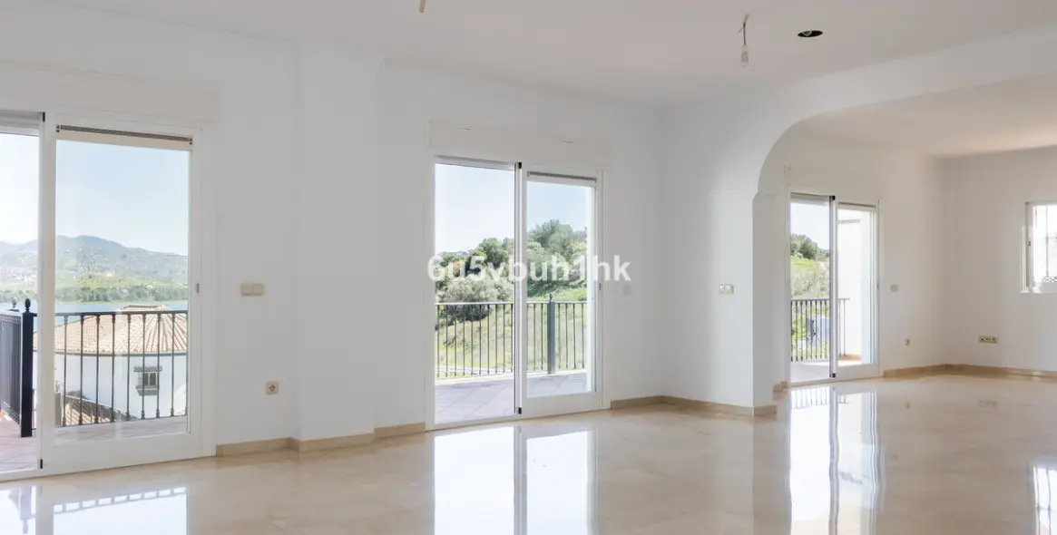 Sale of detached villa in Viñuela 5