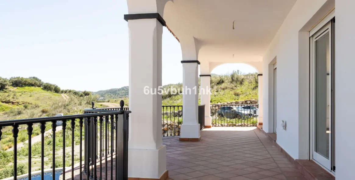 Sale of detached villa in Viñuela 6