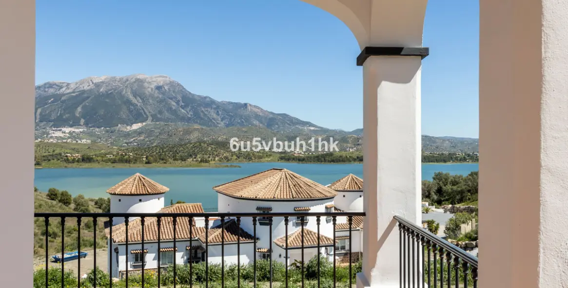 Sale of detached villa in Viñuela 14