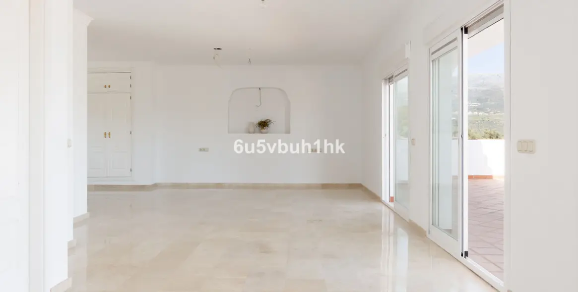 Sale of detached villa in Viñuela 15